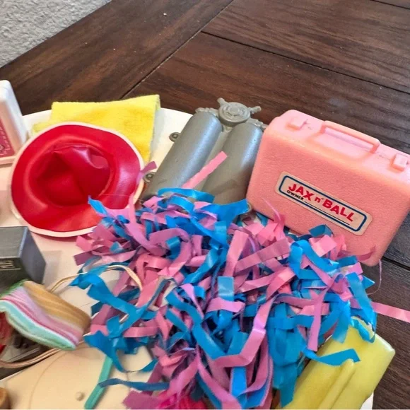 Vintage Barbie accessories Pom poms hats towel briefcases purse radio record - Picture 4 of 9